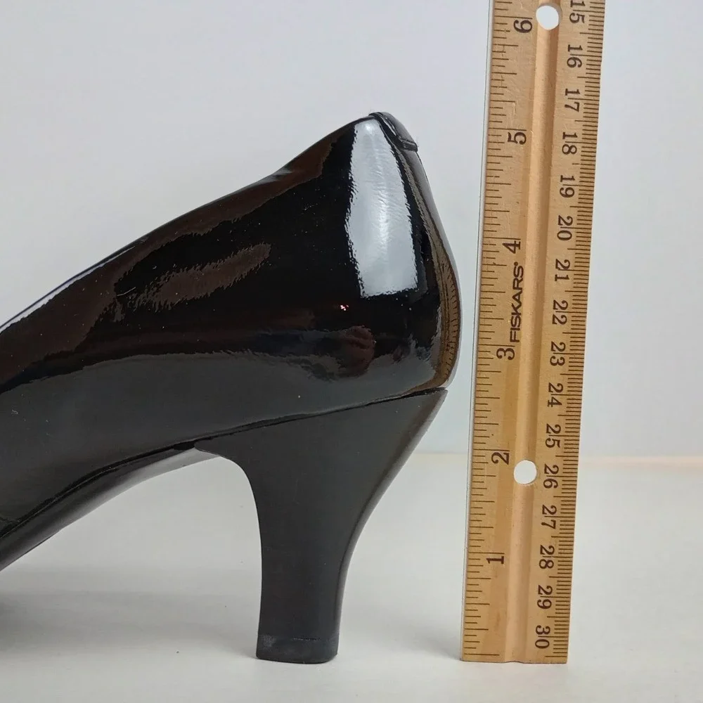 Sofft Womens 6.5 Black Patent Leather Round Toe Comfort Classic Office Pump Heel
